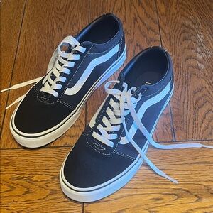 Vans Men's Black and White Sneakers